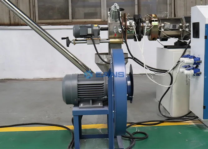 Cold mixer agitator paddle